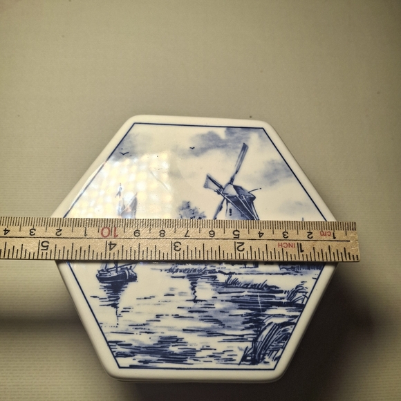 Blue and White Hexagonal Ceramic Cenic Delft Trinket Box‎ Or Jewelry Box - Picture 3 of 7